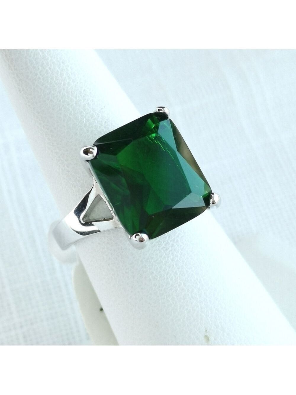 Emerald CZ Solitaire Cocktail Ring Size 7 NWT